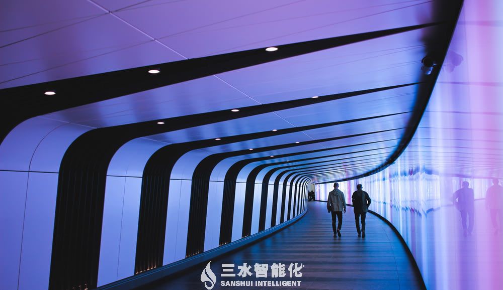 衢州以建筑節能管理為切入點 探索試點建筑碳賬戶應用平臺(圖1) man walking through pathway.jpg